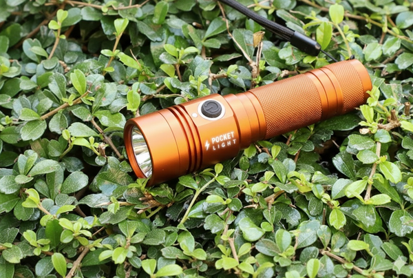 PocketLight Tactique Max — Lampe Torche 1100 Lumens IP65 Waterproof Rechargeable USB-C 300m